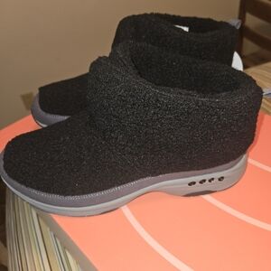 Easy Spirit Black Ankle Boots